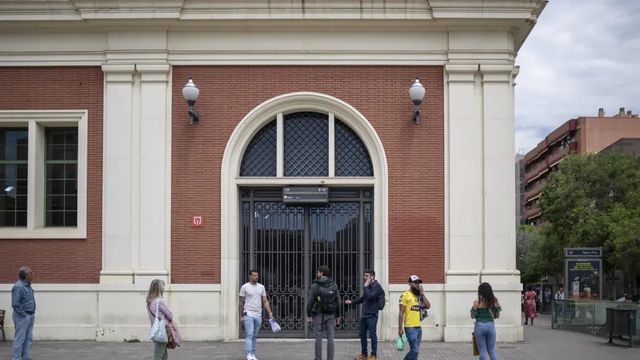 Las lluvias habrían provocado la caída del falso techo en la estación de Fabra i Puig de Rodalies