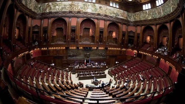 Dl Sicurezza, la protesta delle opposizioni al Senato