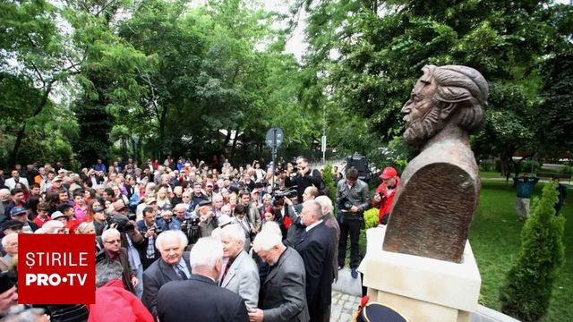 IICCMER cere scoaterea bustului lui Adrian Păunescu din București