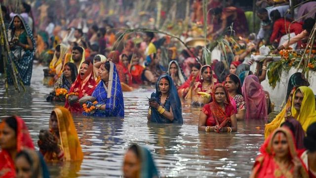 Devotees throng Delhi ghats, mark Chhath Puja festivity with prayers, songs, selfies