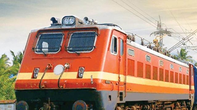 Mumbai-Ahmedabad Train Traffic Resumes After 12 Hrs as Narmada Water Level Drops in Gujarat: Railways