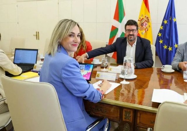 Los gobiernos vasco y central pactan el traspaso de las prestaciones de paro
