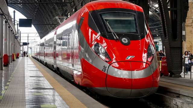 Frecciarossa fermo nei pressi di Bologna, ritardo di tre ore