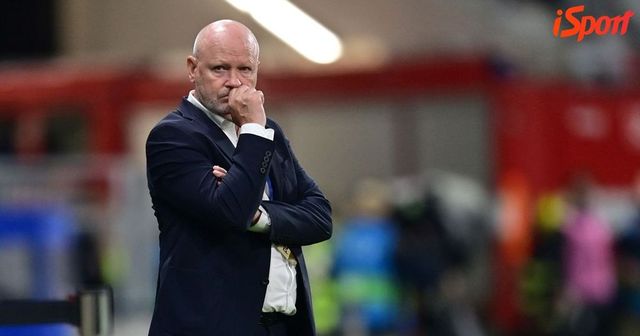 Hašek prý skončí, nahradit ho mohou dva zkušení kouči. Výkonný výbor jednal na letišti