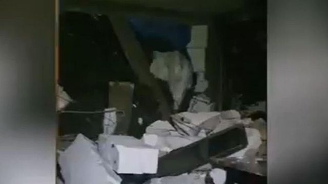 Două locuințe afectate de o alunecare de teren pe o stradă din Slatina. 25 de persoane, dintre care 9 copii, au fost evacuate