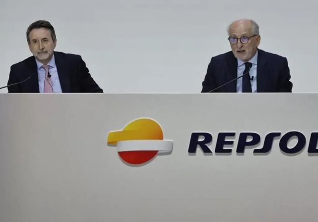Repsol gana un 60% menos en el primer semestre por la caída del petróleo y el apagón