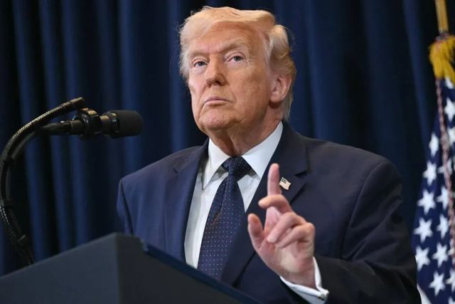 Trump amenință că va distruge centralele electrice iraniene