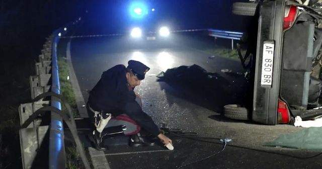 Autocarro sbanda e finisce contro guardrail, 2 morti su statale tra Foggia e San Severo