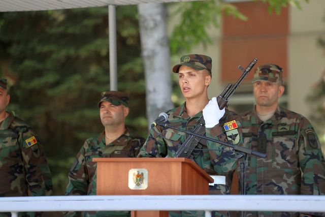 Tinerii recent încorporați în Armata Națională au depus jurământul militar