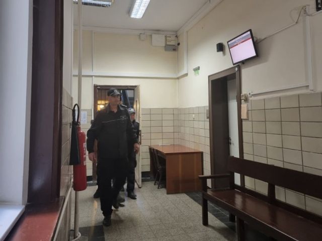 32 месеца затвор за мъж, откраднал книги и вещи в Стара Загора
