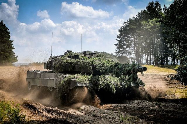 Polonia livrează Ucrainei încă zece tancuri Leopard 2