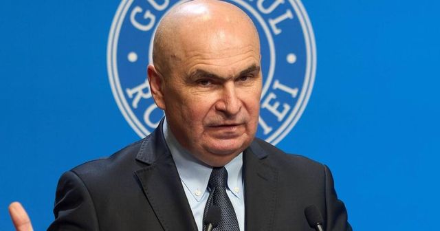 Premierul Ilie Bolojan nu va merge luni în Parlament, după ce a fost chemat de PSD și AUR să dea explicații