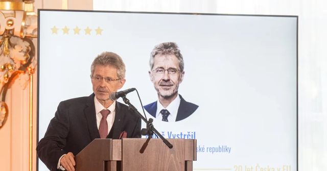 Vystrčil schytává kritiku za let speciálem na paralympiádu