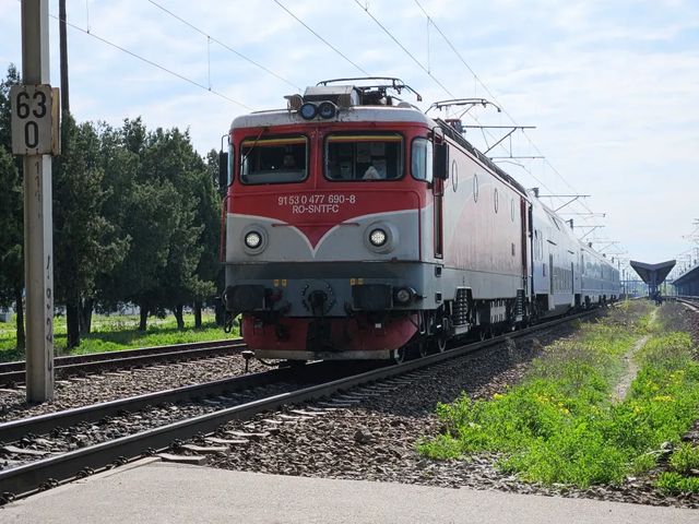 Accident feroviar în Caraș-Severin. Un tren cu călător a lovit o osie amplasată pe linia ferată