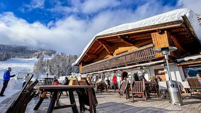 Quanto costa mangiare a El Camineto, il ristorante di Cortina comprato da Flavio Briatore