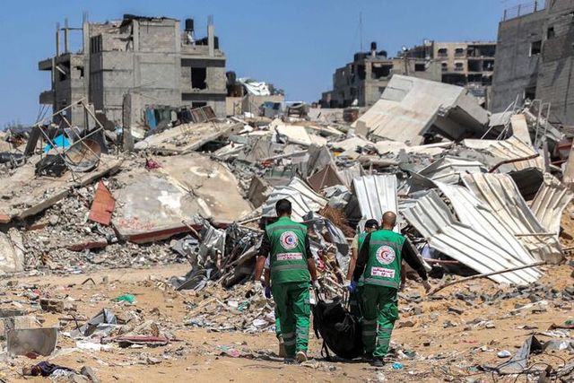 Hamas, trovata terza fossa comune con 49 corpi ad al-Shifa