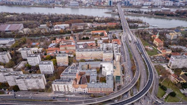 Pest felől érdemes elkerülni az Árpád hidat, folytatódik a Flórián téri felüljárók felújítása