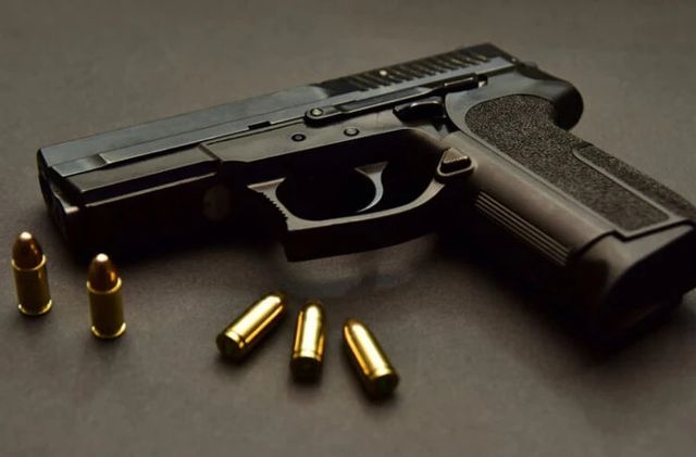 Demnitarii nu vor putea obține arme fără control medical și instruire. Decizia MAI