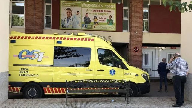 Un motorista de 55 años pierde una pierna en un accidente en Alcantarilla