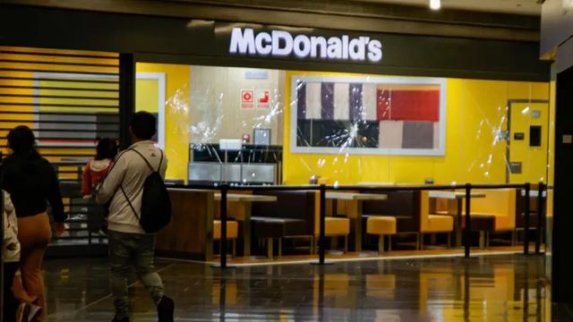 La Fiscalía considera terrorismo el ataque con un hacha al McDonald's de Badalona