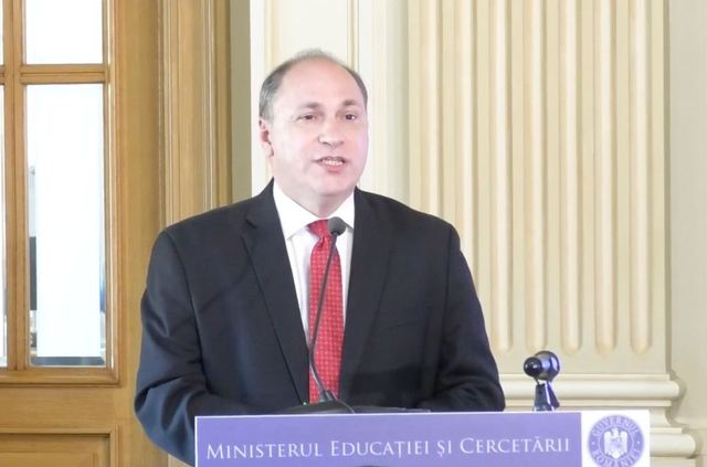 Peste jumătate dintre elevii români, analfabeți funcționali la matematică. Situație gravă și la celelalte materii