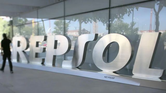 Repsol firma exclusividad con EDF para proyectos de eólica marina