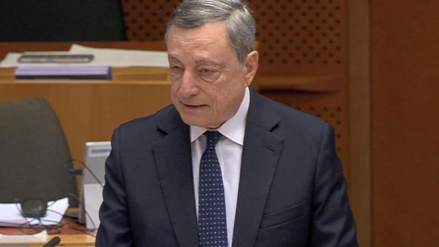 Draghi torna in Parlamento e dice che la sicurezza dell’Ue è messa in dubbio da Trump