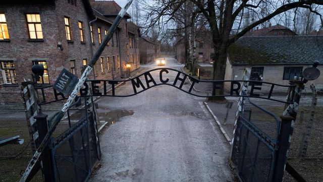 Oswiecim, la ciudad atravesada por la memoria de Auschwitz y el estigma del horror