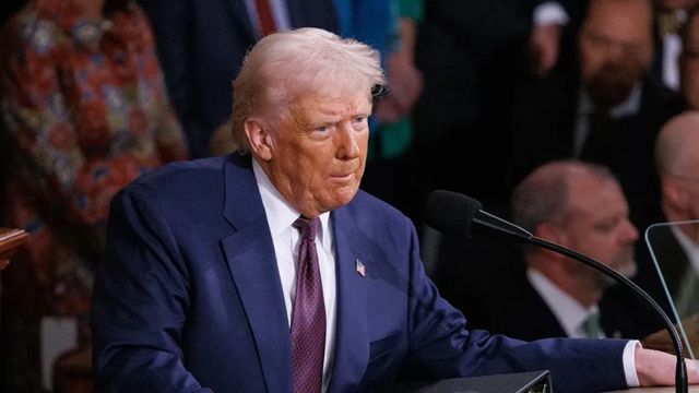 Kényszerleszállást hajtott végre Trump helikoptere az Egyesült Királyságban