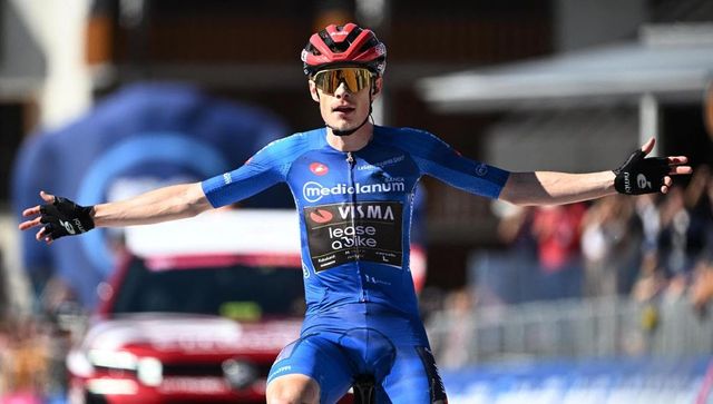 Giro: Vingegaard vince in solitaria a Pila e si prende la rosa