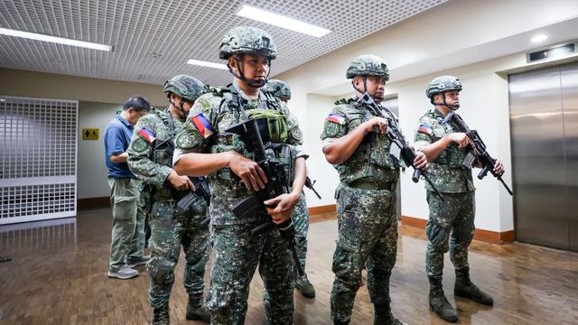 Tiroteo en el Senado de Filipinas durante el arresto de un cargo del expresidente Duterte reclamado por el Tribunal de La Haya