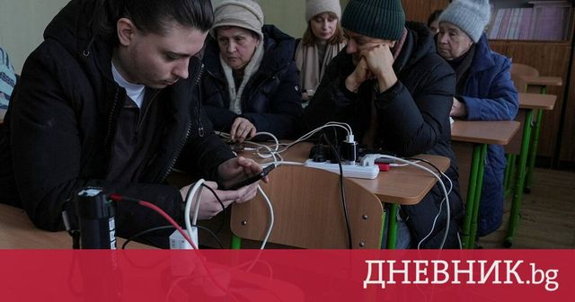 Над 800 жилищни сгради все още са без отопление в Киев след руските атаки
