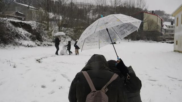 La borrasca Garoé trae un cambio de tiempo: nieve en el norte y lluvias en Andalucía occidental y Extremadura