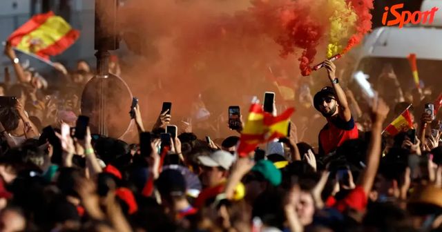 MS ve fotbale ONLINE: S mistry světa slaví až MILION fanoušků, zaplnili centrum Madridu