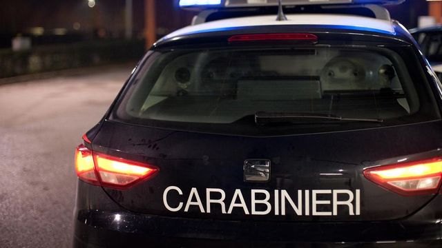 Femminicidio a Cava de' Tirreni, uccide a coltellate la compagna e poi si suicida