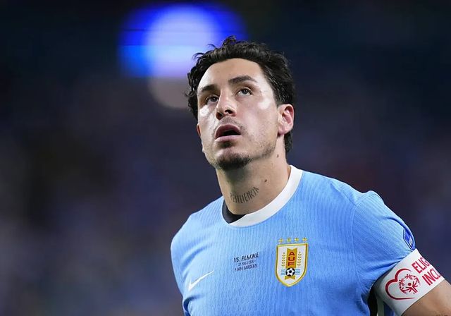 Giménez asoma en el búnker de Bielsa para liderar a Uruguay en la 'final' contra España