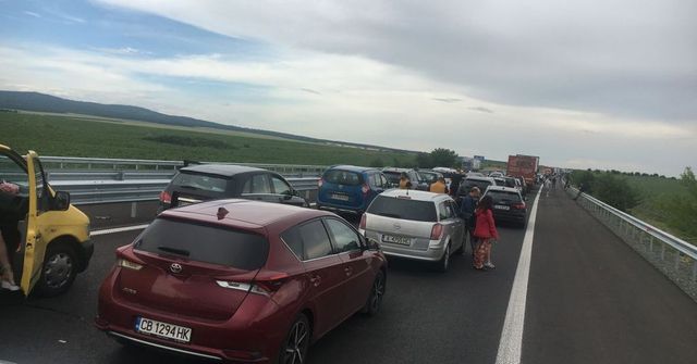 Катастрофа предизвика огромно задръстване на магистрала Тракия