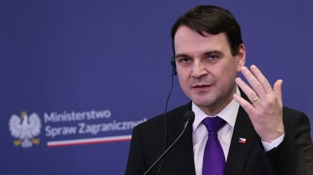 Policie odložila prověřování Macinkových zpráv prezidentovu poradci Kolářovi