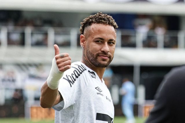 Neymar anunță că se va opera la genunchi, după ce a ajutat echipa Santos să evite retrogradarea