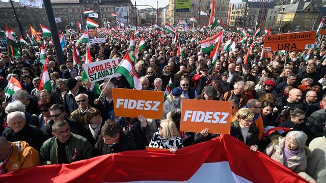 Változatlanul a Fidesz–KDNP vezeti a pártversenyt júliusban is