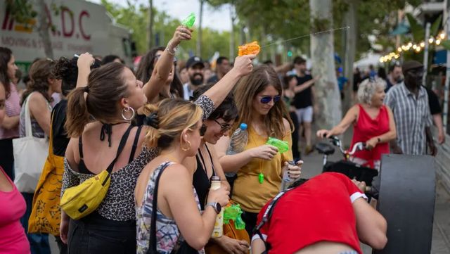 Protest în Barcelona. Turiștii atacați cu pistoale cu apă