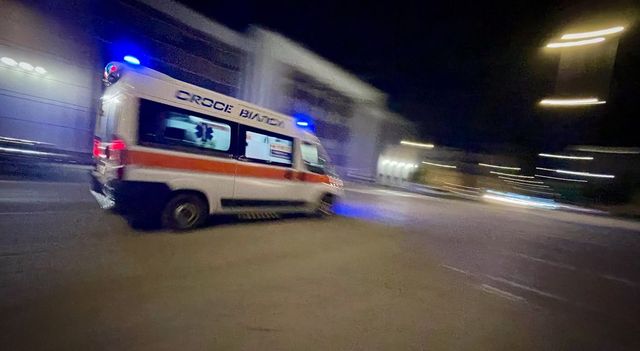 Bimbo di 6 anni muore schiacciato da un muletto dal padre, tragedia nel Bellunese