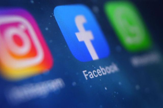 Facebook a Instagram postihl masivní výpadek