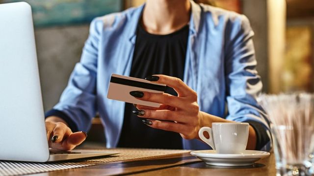 Пратките от Китай ще се облагат с 3 евро мито