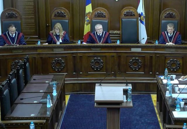 Ședința Curții Constituționale la care urma să fie examinată plângerea deputaților lui Șor, amânată