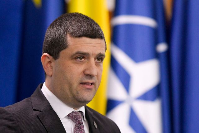 Craiova: Bloc construit în apropierea depozitelor de muniție