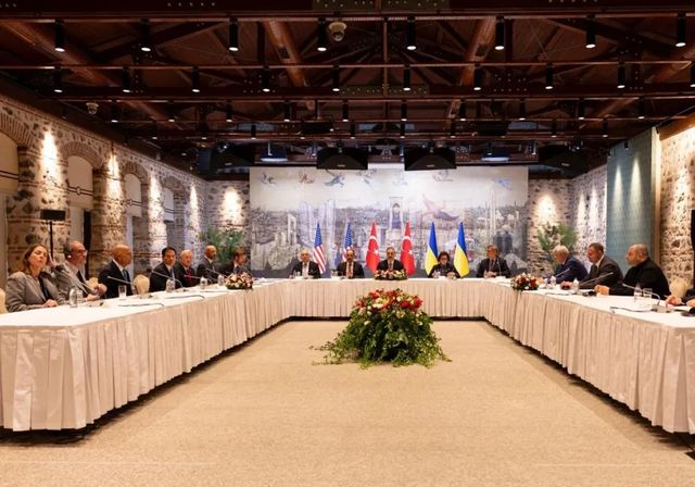 Zelenski confirma que la delegación ucraniana participará el lunes en el encuentro con Rusia en Estambul