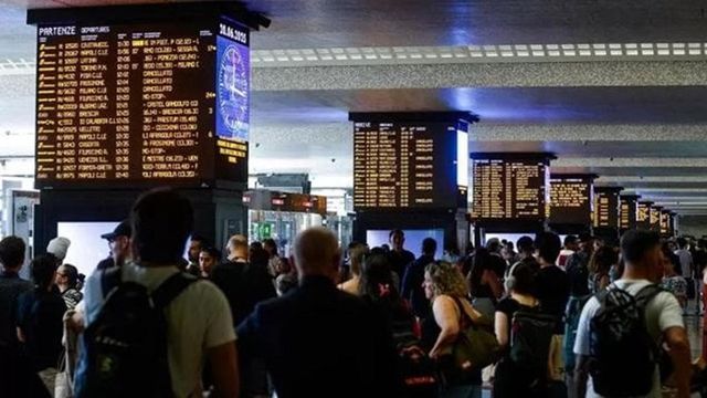 Alta velocità Roma Napoli, per guasto ritardi e treni fermi