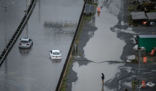 Stare de urgență în New York în urma ploilor abundente care au dus la inundarea străzilor și a stațiilor de metrou