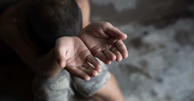 Patru frați minori erau obligați de părinți și unchi să cerșească în Capitală